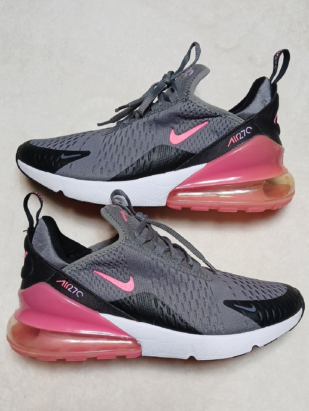 Nike Air Max 270 Grey with Pink Accents Size 7 Y ( 8 Womans)